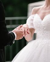 Romantic White Sweetheart Off-The-Shoulder Sequined Ball Gown Cathedral Train Tulle Wedding Dresses With Appliques